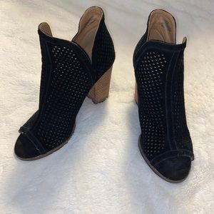 FINAL SALE Lucky Brand Womens Black Suede Heeled Booties Size 10